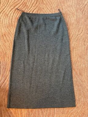 Studio Works Dark Gray Skirt. 68% Acrylic/34% Wool